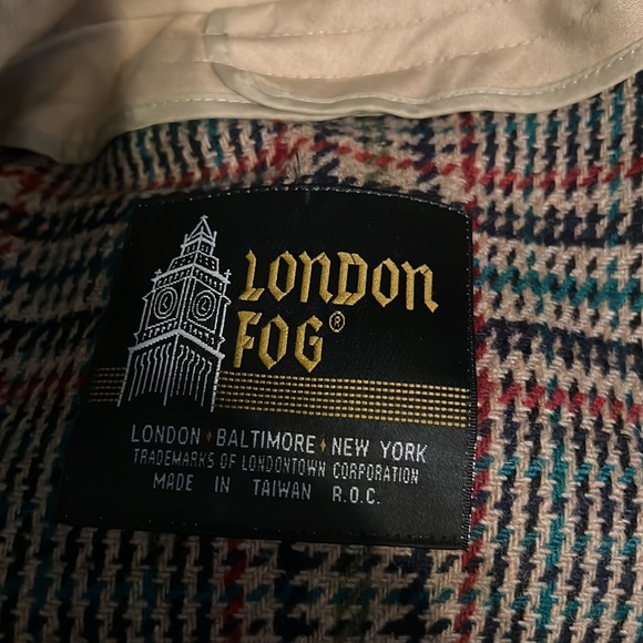 London Fog Hanna English tan size 16 regular coat. Detachable lining. - Picture 6 of 6